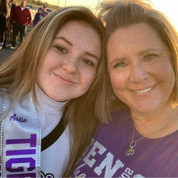 Meet your Posher, Christa - Picture 2 of 2